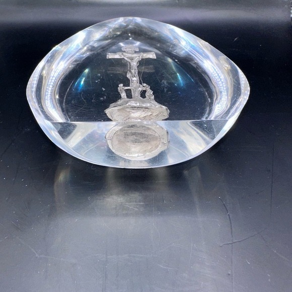 RARE Vintage Crucifix Of Christ  Acrylic Christian Catholic Paperweight - Picture 5 of 8